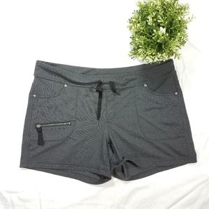 Athleta NWT Women/'s Lightning Bike short 5/" Size Small Color Black